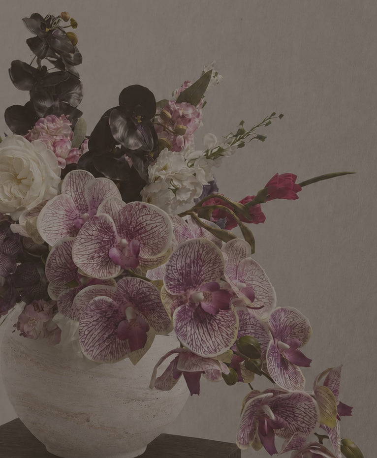 Arrangement made with 22 loose artificial stems