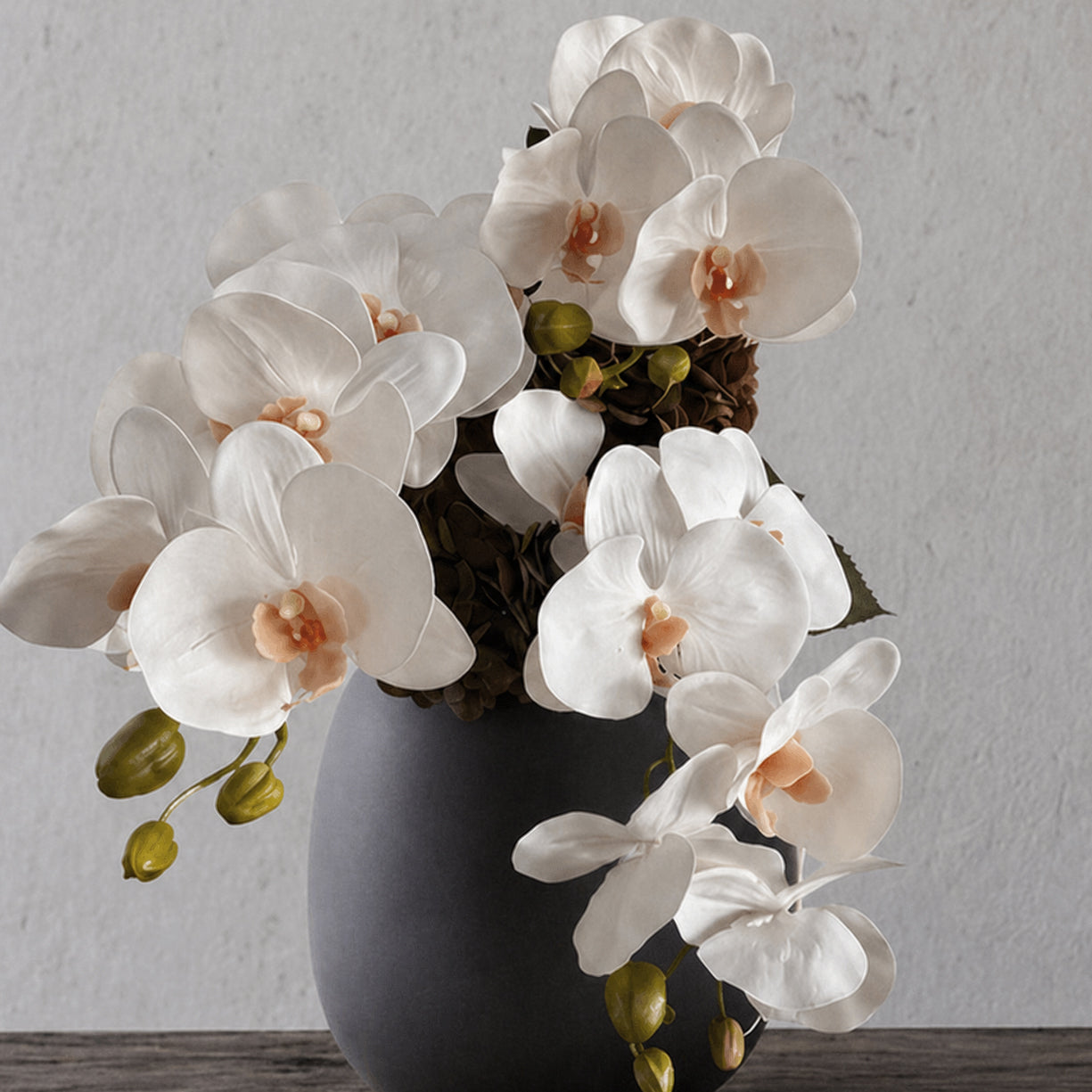 Layered White (6 stems)